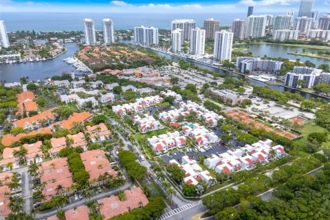 Townhouse in Aventura, Florida 3 bedrooms, 126.81 sq.m. № 1971227 - photo 29