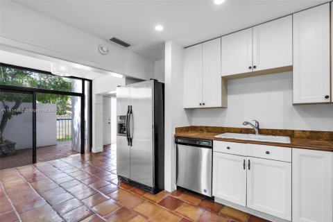 Townhouse in Aventura, Florida 3 bedrooms, 126.81 sq.m. № 1971227 - photo 10