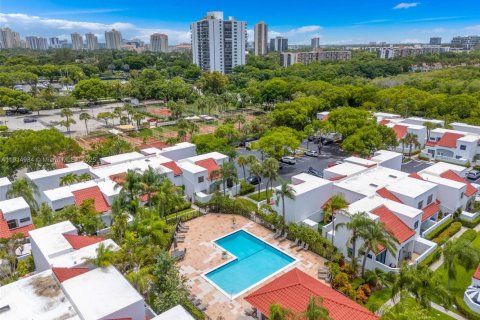 Townhouse in Aventura, Florida 3 bedrooms, 126.81 sq.m. № 1971227 - photo 25