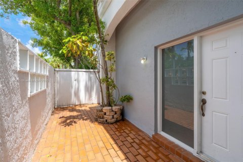Townhouse in Aventura, Florida 3 bedrooms, 126.81 sq.m. № 1971227 - photo 1