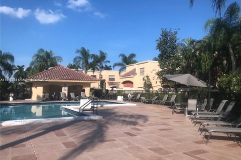 Townhouse in Aventura, Florida 3 bedrooms, 126.81 sq.m. № 1971227 - photo 26