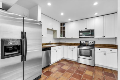 Townhouse in Aventura, Florida 3 bedrooms, 126.81 sq.m. № 1971227 - photo 9