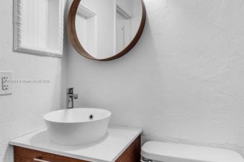 Townhouse in Aventura, Florida 3 bedrooms, 126.81 sq.m. № 1971227 - photo 13