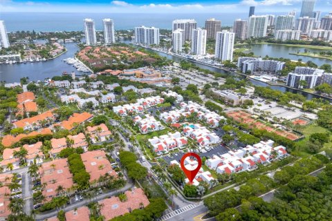 Townhouse in Aventura, Florida 3 bedrooms, 126.81 sq.m. № 1971227 - photo 28