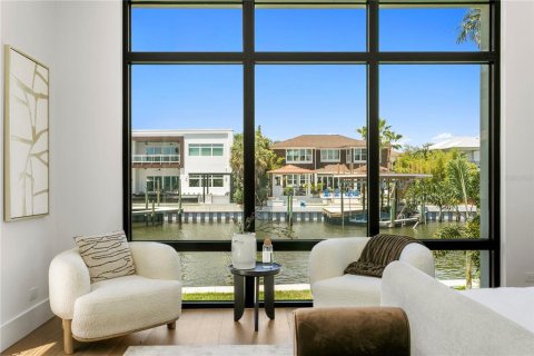 House in Tampa, Florida 6 bedrooms, 526.29 sq.m. № 2299947 - photo 27