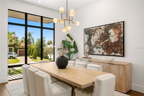 House in Tampa, Florida 6 bedrooms, 526.29 sq.m. № 2299947 - photo 8