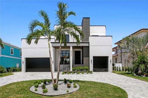 House in Tampa, Florida 6 bedrooms, 526.29 sq.m. № 2299947 - photo 4