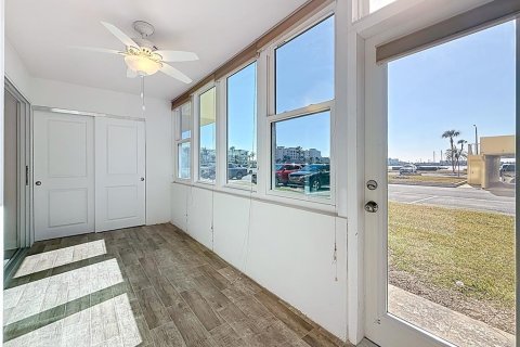 Condo in Saint Petersburg, Florida, 2 bedrooms № 2114668 - photo 30