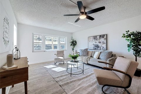 Condo in Saint Petersburg, Florida, 2 bedrooms № 2114668 - photo 14