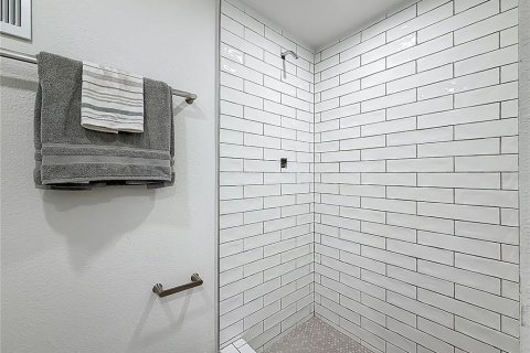 Condo in Saint Petersburg, Florida, 2 bedrooms № 2114668 - photo 18