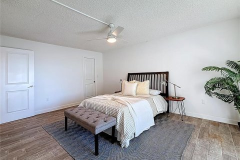 Condo in Saint Petersburg, Florida, 2 bedrooms № 2114668 - photo 23