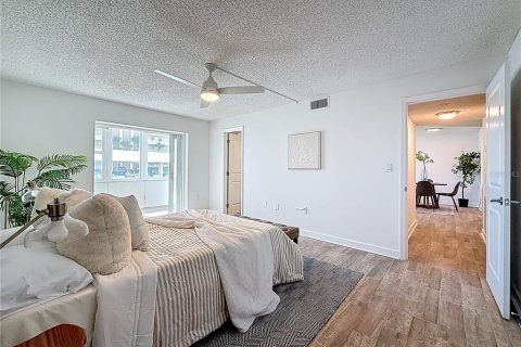 Condo in Saint Petersburg, Florida, 2 bedrooms № 2114668 - photo 21
