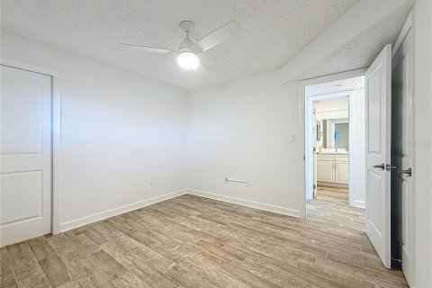Condo in Saint Petersburg, Florida, 2 bedrooms № 2114668 - photo 19