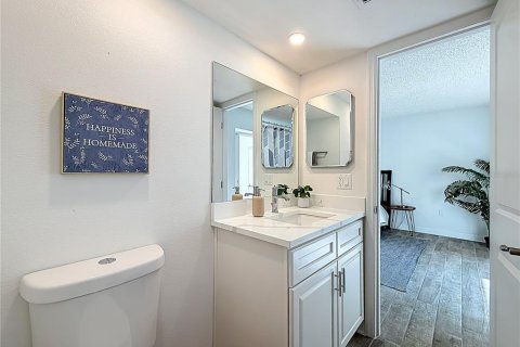 Condo in Saint Petersburg, Florida, 2 bedrooms № 2114668 - photo 26