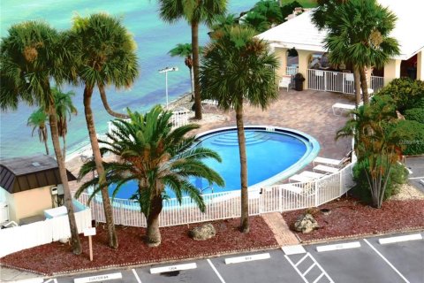 Condo in Saint Petersburg, Florida, 2 bedrooms № 2114668 - photo 3