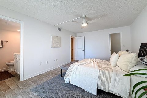 Condo in Saint Petersburg, Florida, 2 bedrooms № 2114668 - photo 22