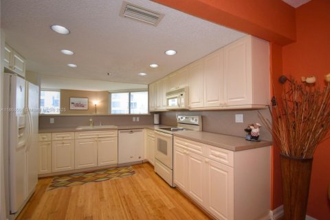 Купить кондоминиум в Хайленд-Бич, Флорида 2 спальни, 208.1м2, № 1950597 - фото 13