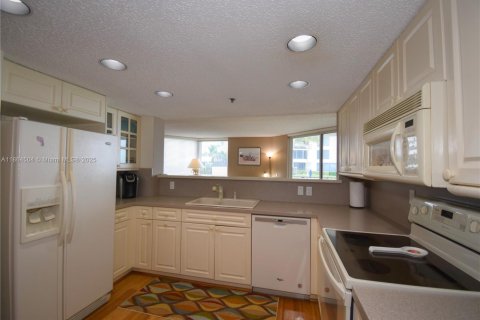 Купить кондоминиум в Хайленд-Бич, Флорида 2 спальни, 208.1м2, № 1950597 - фото 16