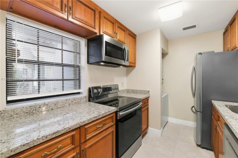 Villa ou maison à vendre à Pembroke Pines, Floride: 2 chambres, 90.3 m2 № 2025075 - photo 5