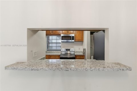 Villa ou maison à vendre à Pembroke Pines, Floride: 2 chambres, 90.3 m2 № 2025075 - photo 3