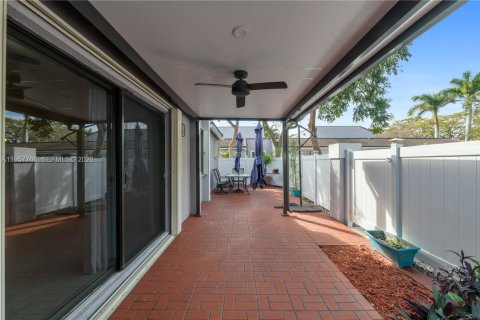 Villa ou maison à vendre à Pembroke Pines, Floride: 2 chambres, 90.3 m2 № 2025075 - photo 16