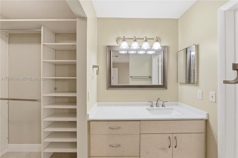 Villa ou maison à vendre à Pembroke Pines, Floride: 2 chambres, 90.3 m2 № 2025075 - photo 12