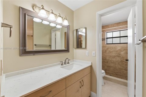 Villa ou maison à vendre à Pembroke Pines, Floride: 2 chambres, 90.3 m2 № 2025075 - photo 13