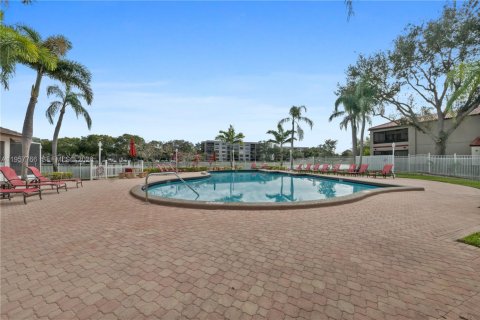 Villa ou maison à vendre à Pembroke Pines, Floride: 2 chambres, 90.3 m2 № 2025075 - photo 17