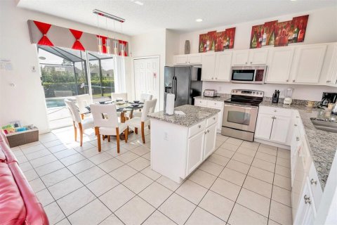 House in Kissimmee, Florida 7 bedrooms, 267.65 sq.m. № 2204292 - photo 9