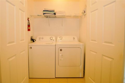 Condo in Orlando, Florida, 3 bedrooms  № 1813813 - photo 15