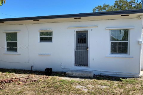 House in Miami, Florida 2 bedrooms, 115.38 sq.m. № 1896640 - photo 27
