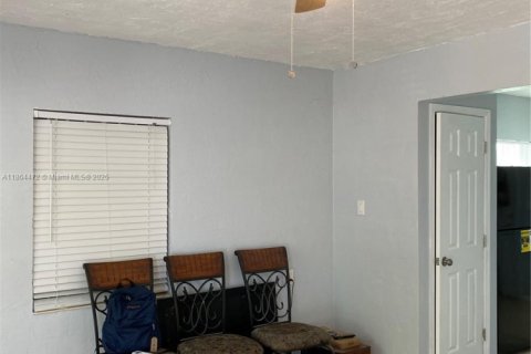 House in Miami, Florida 2 bedrooms, 115.38 sq.m. № 1896640 - photo 7