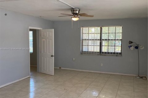 House in Miami, Florida 2 bedrooms, 115.38 sq.m. № 1896640 - photo 21