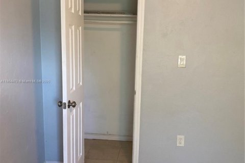 House in Miami, Florida 2 bedrooms, 115.38 sq.m. № 1896640 - photo 19