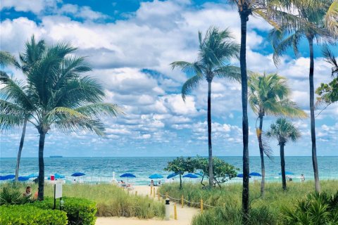 Copropriété à louer à Bal Harbour, Floride: 1 chambre, 83.24 m2 № 1836704 - photo 3