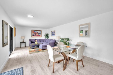 Townhouse in Jupiter, Florida 2 bedrooms, 158.68 sq.m. № 1100277 - photo 1