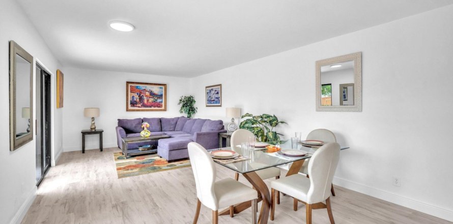 Townhouse in Jupiter, Florida 2 bedrooms, 158.68 sq.m. № 1100277