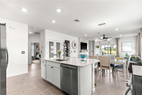 House in Ocala, Florida 3 bedrooms, 159.05 sq.m. № 2215135 - photo 9