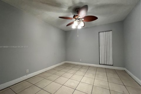 Condo in Tamarac, Florida, 2 bedrooms  № 1742515 - photo 10