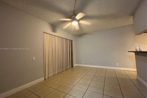 Condo in Tamarac, Florida, 2 bedrooms  № 1742515 - photo 7