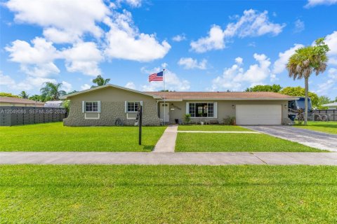 Villa ou maison à Miami, Floride 4 chambres, 177.91 m2 № 2266145