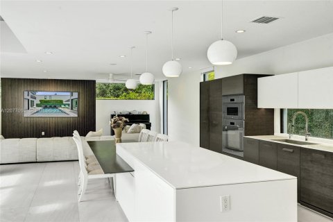 Villa ou maison à vendre à Fort Lauderdale, Floride: 4 chambres, 337.7 m2 № 2348765 - photo 27