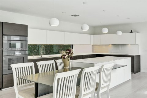 Villa ou maison à vendre à Fort Lauderdale, Floride: 4 chambres, 337.7 m2 № 2348765 - photo 25