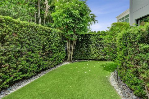 Villa ou maison à vendre à Fort Lauderdale, Floride: 4 chambres, 337.7 m2 № 2348765 - photo 13