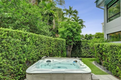 Villa ou maison à vendre à Fort Lauderdale, Floride: 4 chambres, 337.7 m2 № 2348765 - photo 12