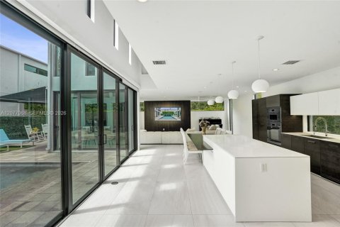 Villa ou maison à vendre à Fort Lauderdale, Floride: 4 chambres, 337.7 m2 № 2348765 - photo 28
