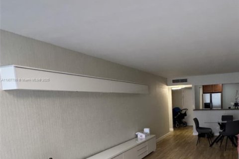 Copropriété à louer à Hallandale Beach, Floride: 1 chambre, 76.18 m2 № 1964145 - photo 5