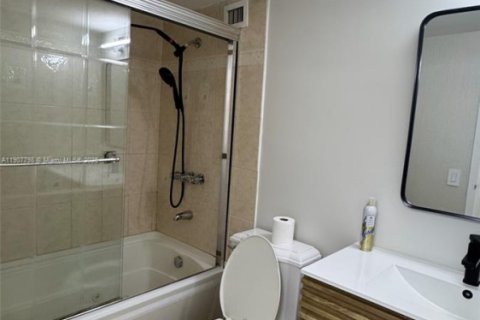 Copropriété à louer à Hallandale Beach, Floride: 1 chambre, 76.18 m2 № 1964145 - photo 4