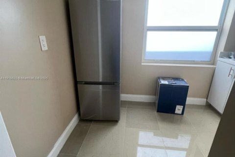 House in Fort Lauderdale, Florida 1 bedroom, 169.27 sq.m. № 1973604 - photo 5