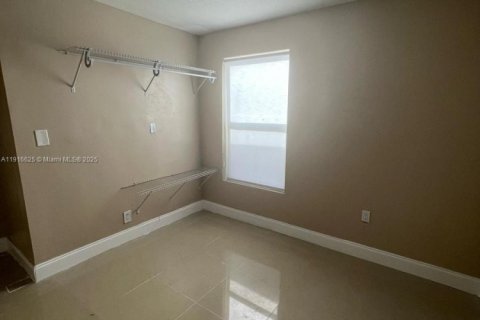 House in Fort Lauderdale, Florida 1 bedroom, 169.27 sq.m. № 1973604 - photo 2